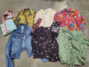 lot 175 image: Lot of Ladies Clothes - Some Vintage