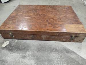 lot 180 image: Old Wood MapTravel Box