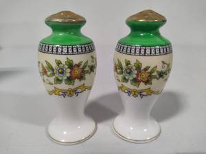 lot 185 image: Noritake Roseara Pattern Salt & Pepper Shakers