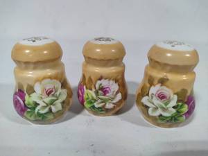 lot 186 image: Leftons Heritage Salt & Pepper Shakers