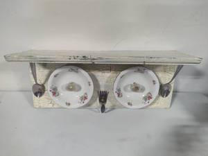 lot 189 image: Shabby Chic Vintage Look Shelf wHooks