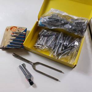 lot 7 image: Vintage Tip Top metal Curler or Perm Rods  Like New in Original packaging