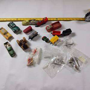 lot 8 image: Vintage metal cars and airplanes (in original pkg)