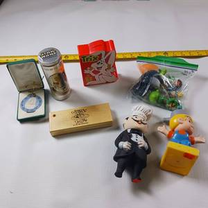 lot 9 image: Variety of Vintage Dolls  Trix