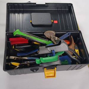 lot 22 image: Tool Box full of useful tools