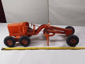 lot 31 image: Vintage Doepke Adams Motor Road Gradertoy