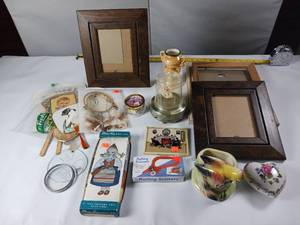 lot 35 image: Collectible figurines, frames and music box