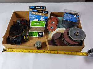 lot 45 image: Large lot of sanding discs and hole saws