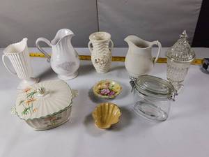 lot 70 image: Vintage Vases and Bowls
