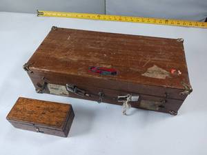 lot 79 image: Vntage Locking Wooden Weight Case with Brass and Stainless Measuring Weights