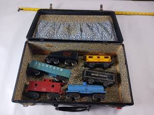 lot 82 image: Large lot of Vintage Railroad Cars