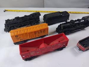 lot 83 image: Several Vintage RR cars & engines with complete track set