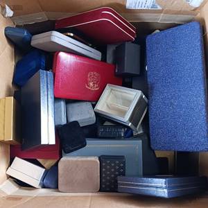 lot 119 image: 10 lbs of  empty jewelry boxes