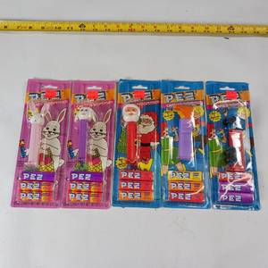 lot 122 image: PEZ Candy and Dispenser Collection featuring Santa and Others NIB
