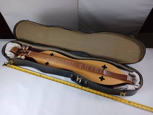 lot 124 image: 36 Long Zither  Mountain Dulcimer  - missing strings but body is like new
