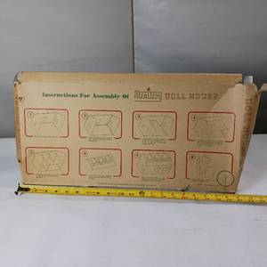 lot 131 image: Early Meritoy Doll House  Vintage Tin Litho No. 148 21 in length