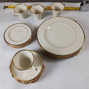 lot 133 image: Edgerton Fine China Made in USA  NIB  4 Place Setting