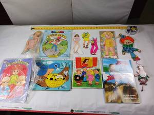 lot 142 image: Paper Dolls  Vintage  Kids Books  String pulls