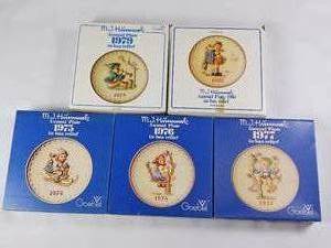lot 169 image: 5pc lot Goebel M.I. Hummel Bas relief Annual Plate Collection