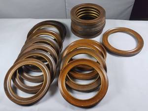 lot 175 image: Vintage Wooden Plate Frames  18 Total