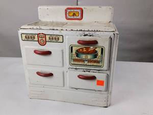 lot 188 image: Vintage Tin Doll House Stove MAR toys, Made in USA