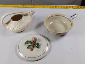 lot 190 image: Red Wing Vintage Pan and McCoy Tea Pot