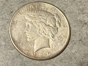lot 7 image: 1925 Peace Dollar