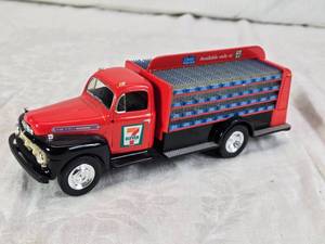 lot 4 image: 7-Eleven Classic Selection Ford F-7 Model Truck