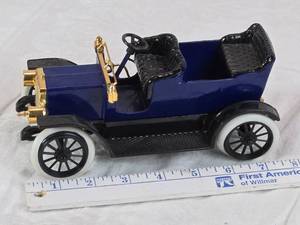 lot 6 image: John Deere Die-Cast Model Car - Customer Driven - Nashville 1992