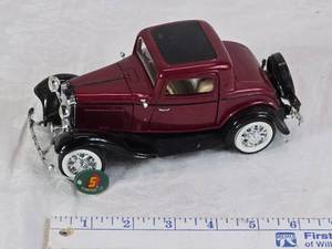 lot 13 image: Sunnyside Ltd 1932 Ford 3-Window Coupe Model Car