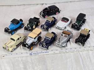 lot 18 image: Historical Cars Diecast Models