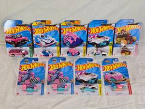 lot 21 image: Hot Wheels Die-Cast Cars Collection including Cruise Bruiser, Donut Drifter, Piranha Terror, Loopster, Sweet Rides, and Birthday Burner