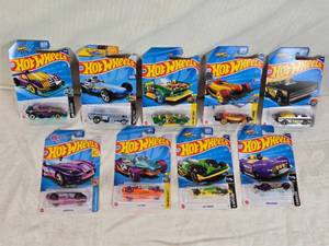 lot 25 image: Hot Wheels Die-Cast Cars Collection including models like Punk Rod, Rockin Railer, Track Manga, and Salt Shaker.