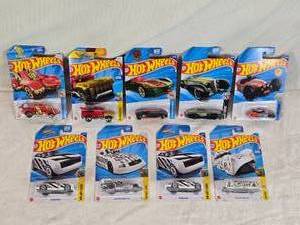 lot 28 image: Hot Wheels Diecast Car Collection including Knight Draggin, Hotweiler, Twin Mill Gen-E, Custom Cadillac Fleetwood, Morgan Super 3, Hi-Roller II, Mustang Funny Car, and Cloak and Dagger