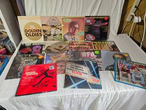 lot 166 image: Vinyl Records including 16 Golden Oldies, The Best of Del Reeves, and Golden Hit Parade