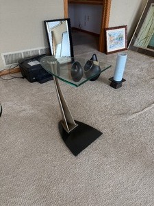 lot 24 image: Glass End Table