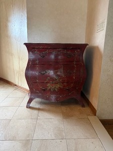 lot 27 image: Antique Dresser