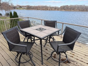 lot 45 image: Outdoor Patio Set