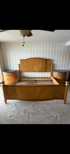 lot 15 image: King Bed Frame