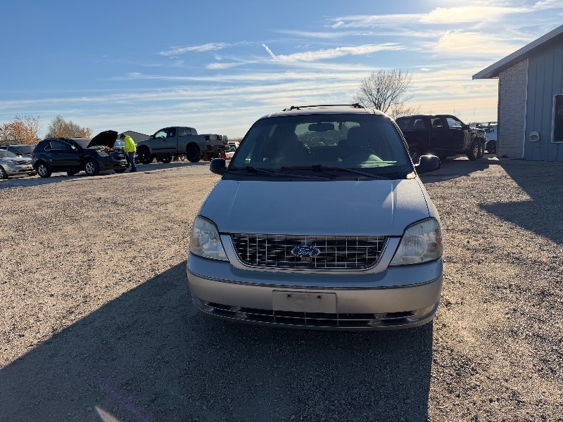 lot 15 image: 2004 Ford Freestar