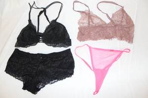 lot 127 image: Lingerie