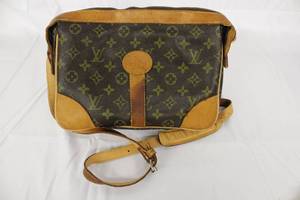 lot 5 image: Fashion Bag