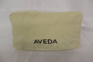 lot 55 image: Cosmetic Bag