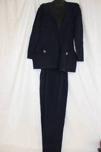 lot 153 image: St. John Basics Top