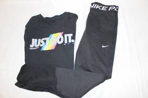 lot 181 image: Nike Shirt & Leggings