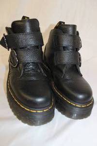 lot 102 image: Dr. Martens
