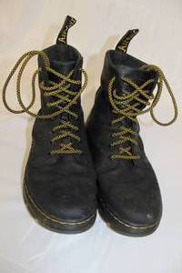 lot 103 image: Dr. Martens