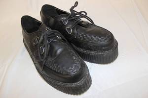 lot 104 image: Demonia shoes