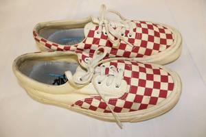 lot 106 image: Vans shoes