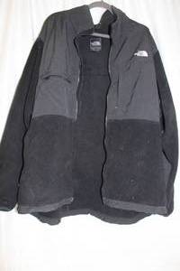 lot 197 image: Mens The North Face Denali Fleece Jacket